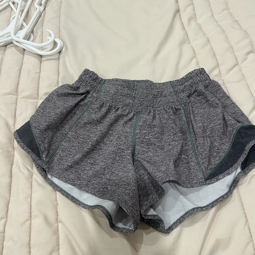 Lululemon Grey shorty Hot Shorts 2.5”
